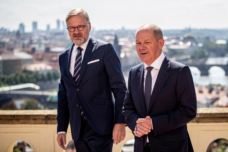 Petr Fiala cseh miniszterelnök és Olaf Scholz német kancellár Prágában 2022. augusztus 29-én. Fotó: EPA/MARTIN DIVISEK