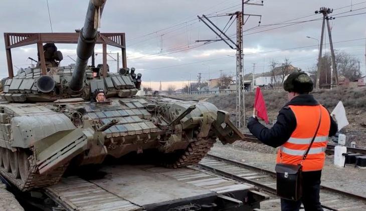 Tegnap még az orosz védelmi minisztérium sajtószolgálata által közreadott kép szerint megkezdték az állomáshelyükre történő visszatérést az orosz déli és nyugati katonai körzet azon csapatai, amelyek részt vettek az Oroszország területén zajló hadgyakorlaton. Fotó: MTI