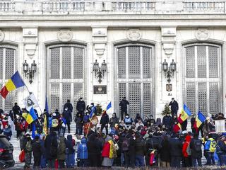 Megostromolták a román parlamentet
