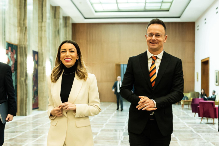 Adrijana Mesarovic szerb gazdasági miniszter Szijjártó Péterrel Belgrádban ünnepelhette az új vasútvonal megnyitását