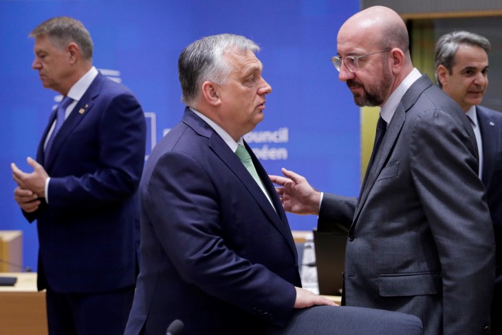 Orbán Viktor és Charles Michel az EU-csúcson Brüsszelben 2023. március 23-án. Fotó: EPA/OLIVIER HOSLET   