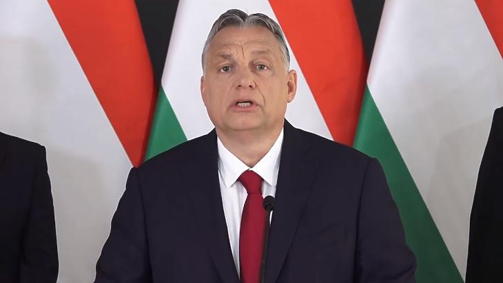 Orbán Viktor bejelenti a gazdaságvédelmi akciótervet 2020. április hatodikán. (Forrás: a magyar kormány Facebook-oldala) 
