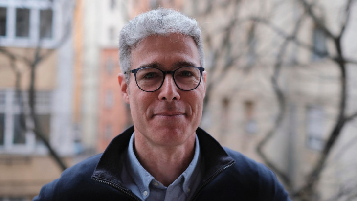 Ádám Zoltán közgazdász, egyetemi oktató október 9-én, szerdán 15 óra 30 perckor lesz a vendégünk. 