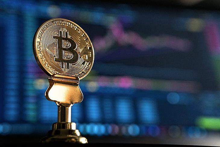 Hedge fund-csőd miatt zuhannak a bankok, Sorosék is felülnek a bitcoin-vonatra