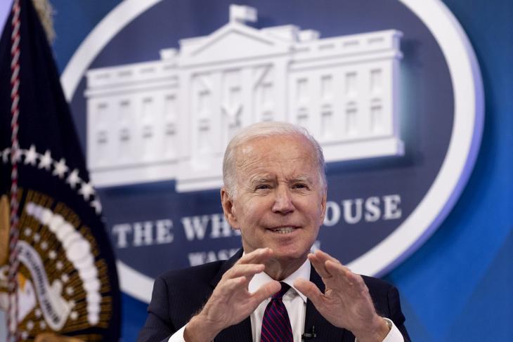Joe Biden az amerikai innováció védelmére hivatkozik. Fotó: EPA/MICHAEL REYNOLDS