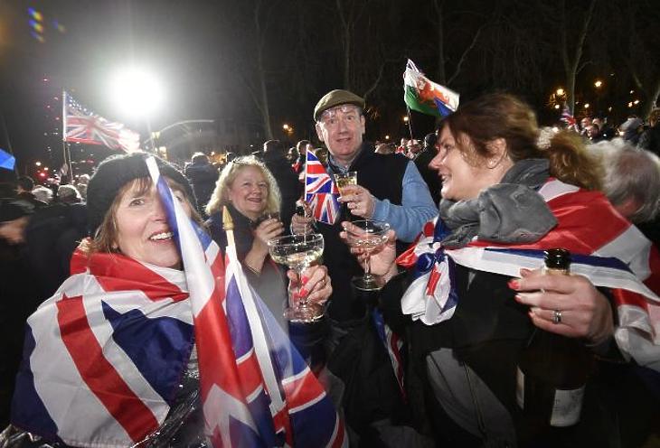 A skótok lázadnak, Johnson ünnepel, Macron aggódik – ez történt a Brexit éjszakáján