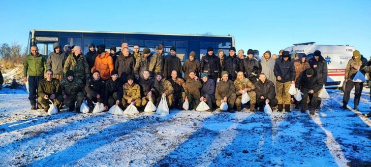 A most hazatért ukrán katonák. Fotó: Twitter/Ukrajna Védelmi Minisztériuma