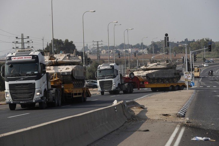 Négy hadosztályt vezényelt a Gázai övezet felé az izraeli hadsereg. Fotó: MTI / EPA / Atef Szafadi