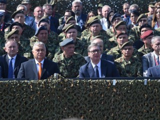 Orbán Viktor miniszterelnök és Aleksandar Vucic szerb köztársasági elnök a Szerb Fegyveres Erők Napja alkalmából megrendezett 