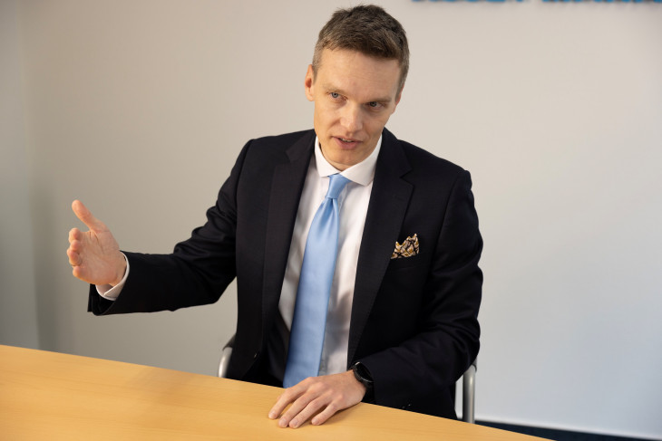 Kiss Péter szerint érdemes euróban, esetleg más devizákban is tartani a megtakarításokat