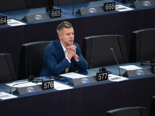 Magyar Péter, a Tisza Párt elnöke és EP-képviselője az Európai Parlament plenáris ülésén Strasbourgban 2024. december 18-án.