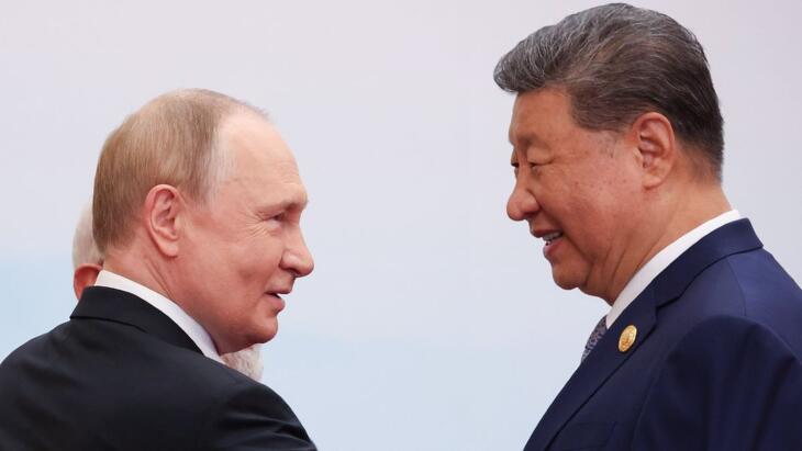 Tágra nyitja a kapukat Putyin a kínaiak előtt