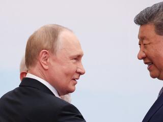 Tágra nyitja a kapukat Putyin a kínaiak előtt