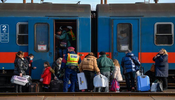 Ukrajnai menekültek Záhonyban. Fotó: MTI