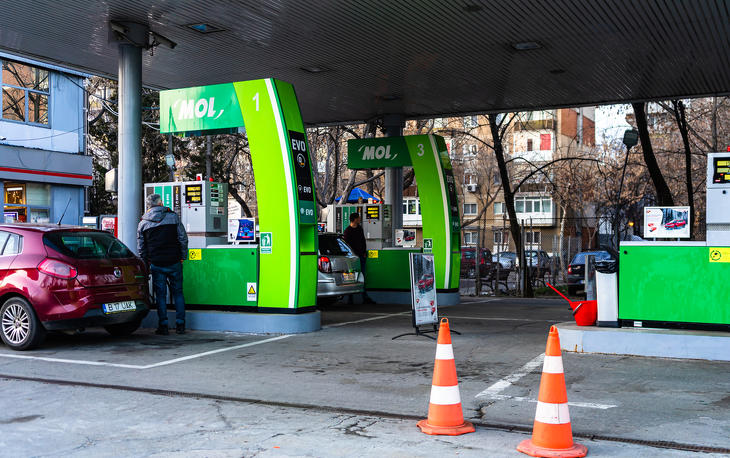 Magyarországon is eladta a Mol több benzinkútját, de újakat is vásárolt