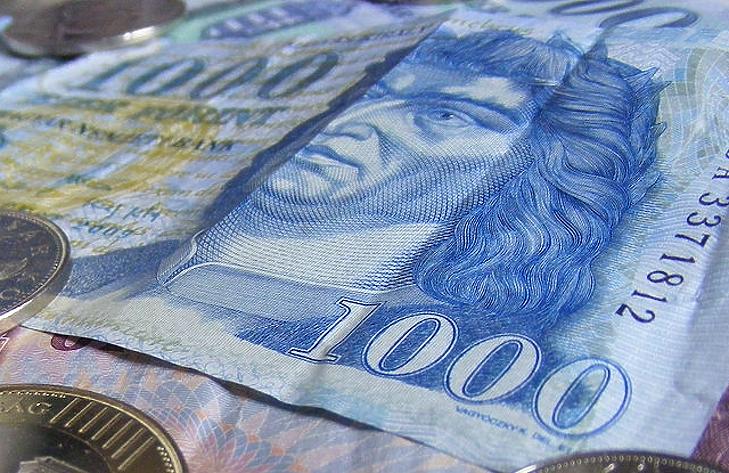 330! Történelmi mélypontjához közel a forint euróárfolyama