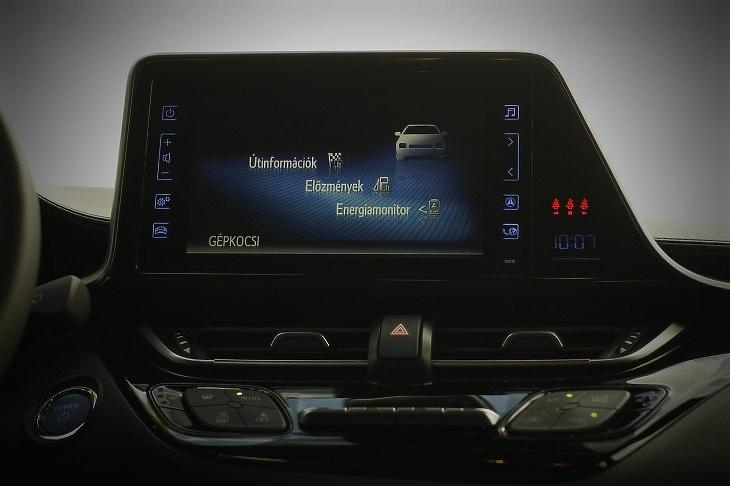 Tesla-vetélytárs jön a Toyotától, szárnyal az Opus