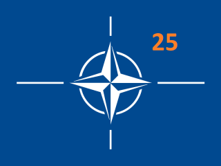 NATO logó 25 év Forrás: wikipedia