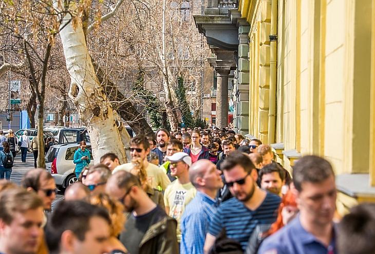 Brutális sorok a szavazóköröknél, de mindenki szavazhat