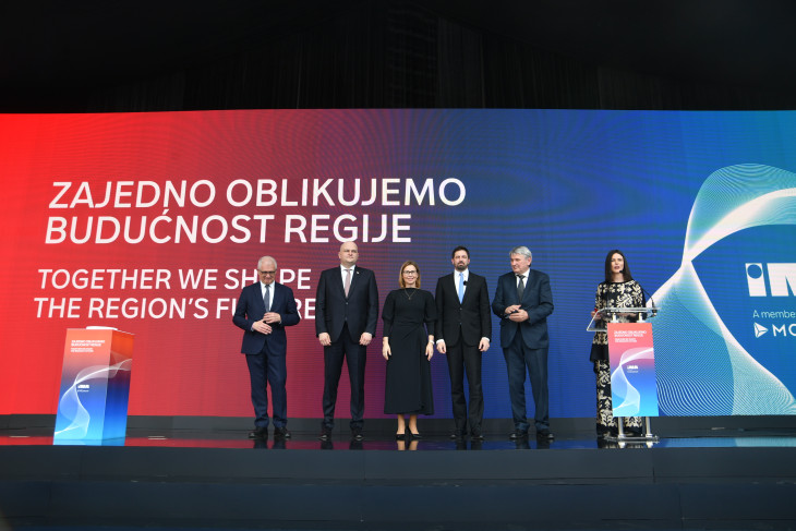 Damir Mikuljan, Ante &Scaron;u&scaron;njar, Ortutay Zsuzsanna, Magyar Levente és Molnár Józzef az átadó ünnepségen.