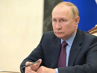 Putyin hatalmas küldöttséget küld a szankcionált atomországba