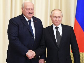 Putyin, Lukasenka. Fotó: EPA/VLADIMIR ASTAPKOVICH/SPUTNIK/KREMLIN POOL