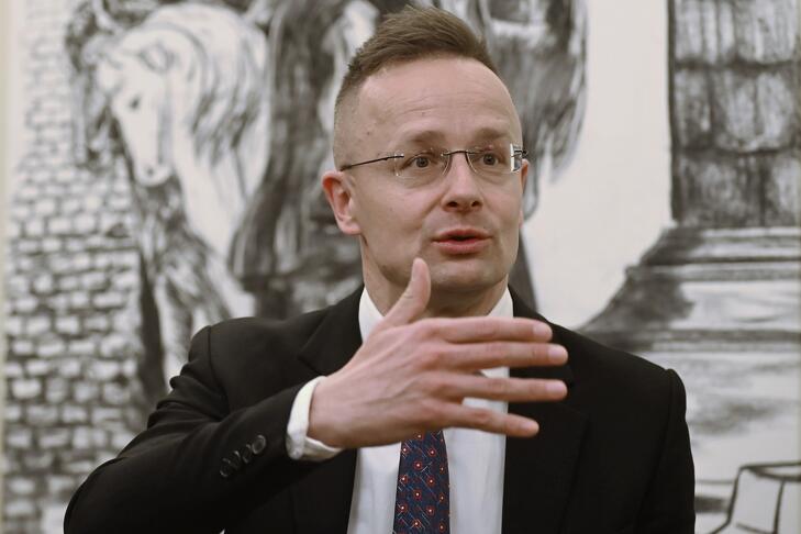 Szijjártó Péter: három éve gyaláznak minket!