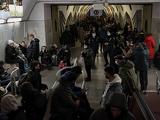 A reggel képe: a metróba menekültek az ukránok a rakéták elől     
