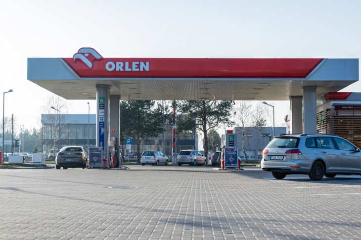 Szakértők szerint választási árakon lehet tankolni Lengyelországban az Orlen olajcég kútjain. Fotó: Depositphotos 
