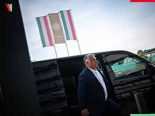 Orbán Viktor az oltatlanoknak is üzent a kihelyezett frakcióülésen
