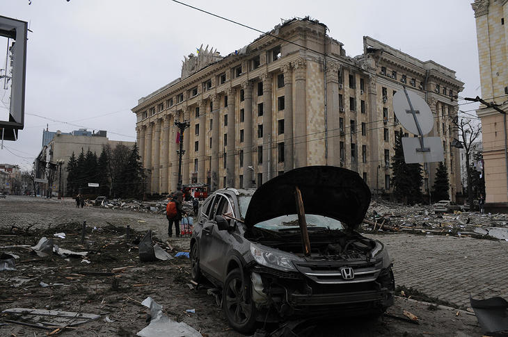 A harkivi kormányzóság épülete. A tüzérségi támadás célja a város védelmét irányító kormányzó kiikatatása is lehetett az ukránok szerint (Fotó: Marienko Andrii / UNIAN)