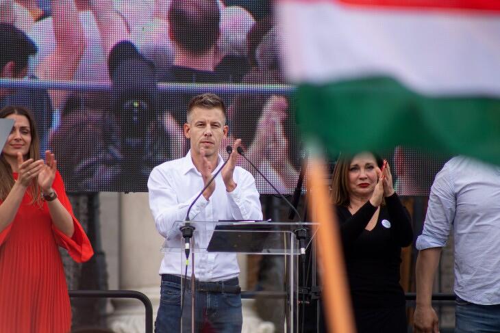 Egyre nyíltabban támadja az orosz hírszerzés Magyar Pétert