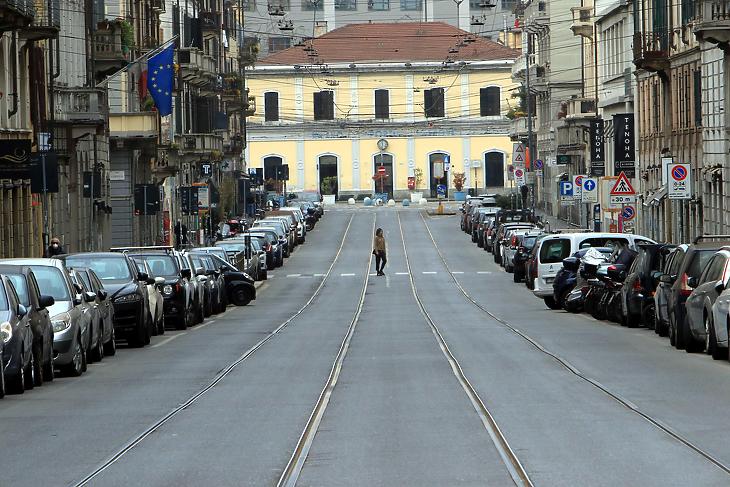 Kihalt utca Milánóban 2020. március 29-én.  EPA/PAOLO SALMOIRAGO