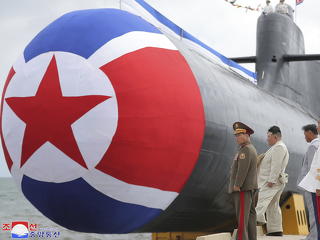 Most egy tengeralattjáróról lőtt Észak-Korea, nukleáris fegyverekkel is fel akarják szerelni