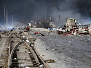 Még mindig lángol Irán legmodernebb kikötője
