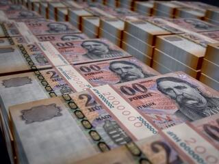 Már megint beletömtek 50 milliárd forintot az Orbán-kormány zsebeibe