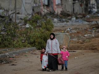 Emberéletekkel sakkoznak Gázában - mi lesz a menekülő palesztinokkal?