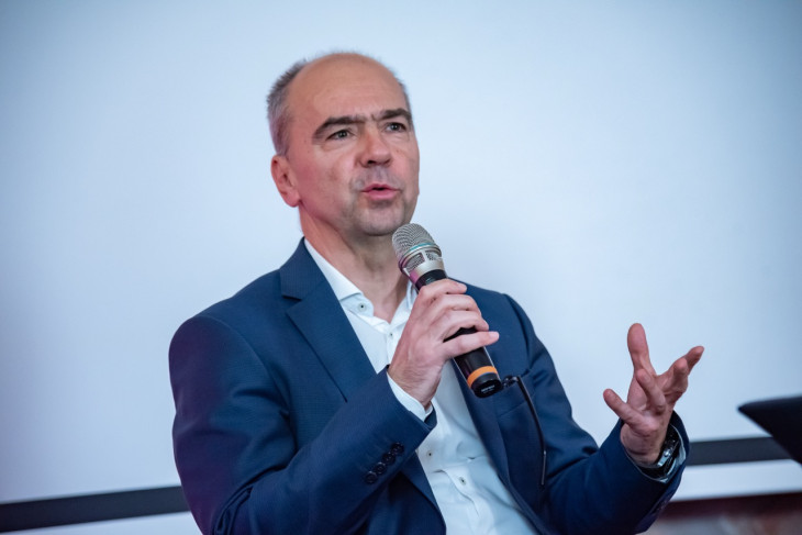 Horváth Barnabás szerint nem lehet olyan cégeket kizárni az ESG alapokból, amelyek Európa ritkaföldfém-éhségére szeretnének megoldást találni