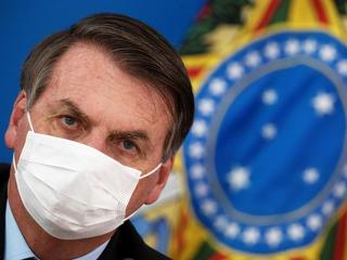 Bolsonaro azt mondta, a Covid-vakcinák növelik az AIDS vírusával való megfertőződés veszélyét