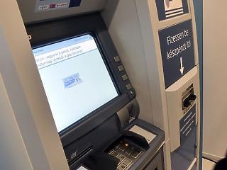 Elkezdték imádni a magyarok a legújabb bankautomatákat