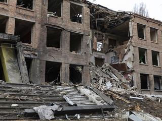 Lebombázott kórház, újabb fegyverszállítmányok, fontos találkozó - így indul a háború harmadik hete