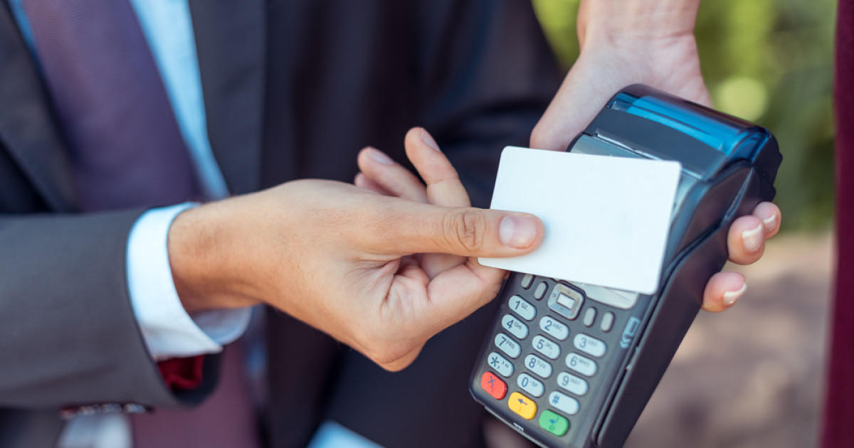 Az Ön vállalkozásánál is kritikus pont a bankkártyás fizetés? Összehasonlítottuk a kártyaelfogadó szolgáltatásokat!