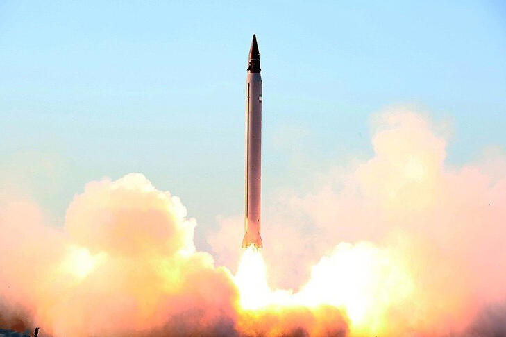 Irán csütörtökön rakétagyakorlatot tart, részben lezárja légterét