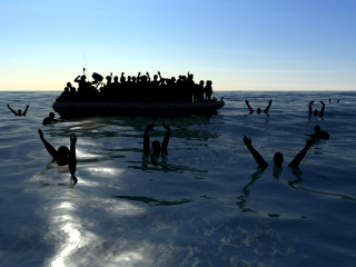 Többszáz migránsra bukkantak Kréta partjainál