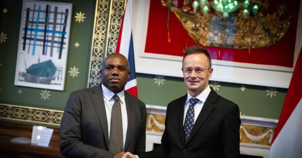 Szijjártó Péter külügyminiszter brit kollégájával David Lammyvel az atomról is beszélgetett