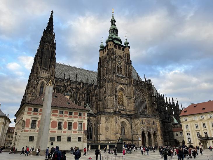 Maradt az alapkamat Prágában