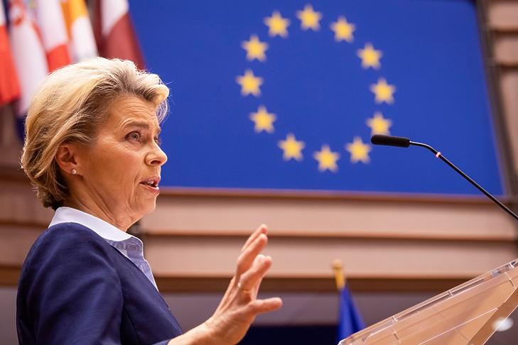 Ursula von der Leyen, az EU Bizottság vezetője is kiemelte a gazdasági helyreállítási csomag jelentőségét (fotó:MTI) 