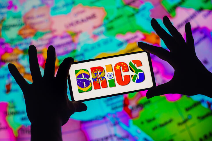 Forrongó BRICS-csúcstalálkozó kezdődik kedden a háborúk árnyékában