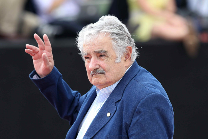 Mujica bogárhátú Volkswagennel járt és egy farmon élt