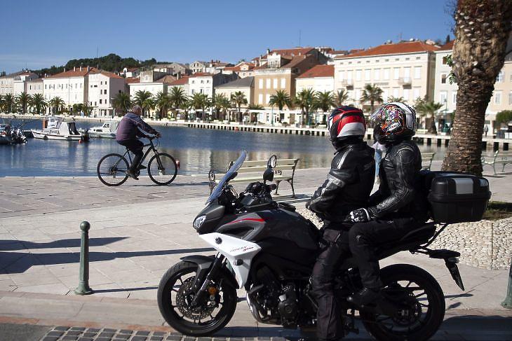 Horvátország májusban megkezdené a turisztikai dolgozók beoltását